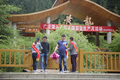 黃龍景區(qū)旅游秩序井然,且看景區(qū)如何應(yīng)對大自然的考驗