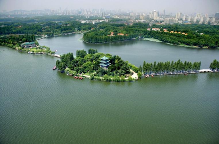 來自于全國各地的旅游業(yè)界同行多次來東湖參觀考察,學習景區(qū)管理經(jīng)驗