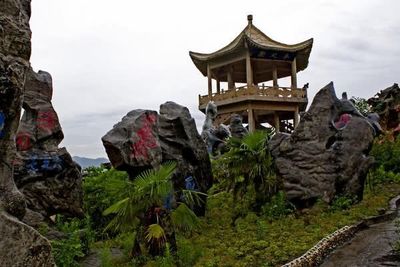 景區(qū)收費爭議 當“連空氣都要收錢”成為游客吐槽熱點